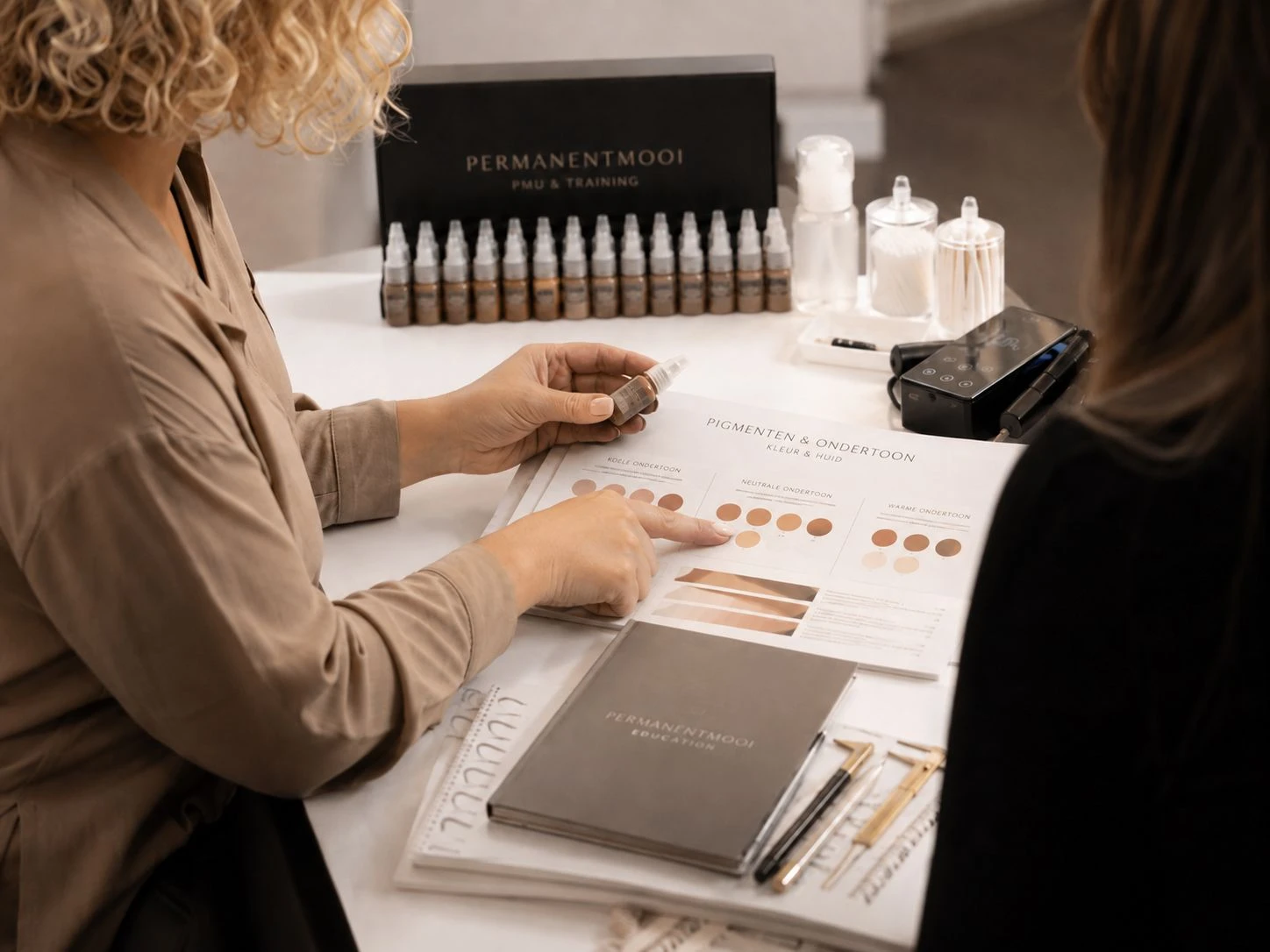 Pigmentleer tijdens een opleiding permanente make-up bij PermanentMooi